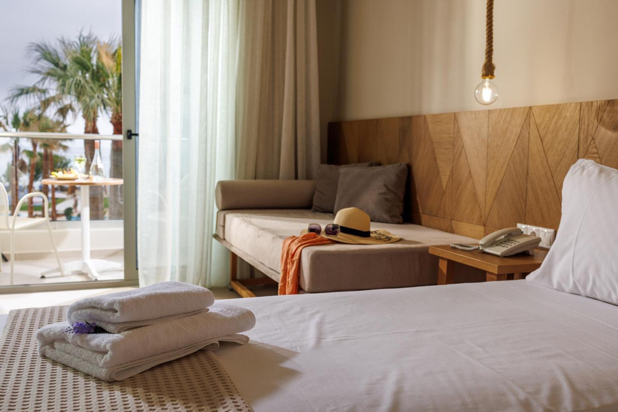Malia Bay Beach Hotel & Bungalows Esterno foto