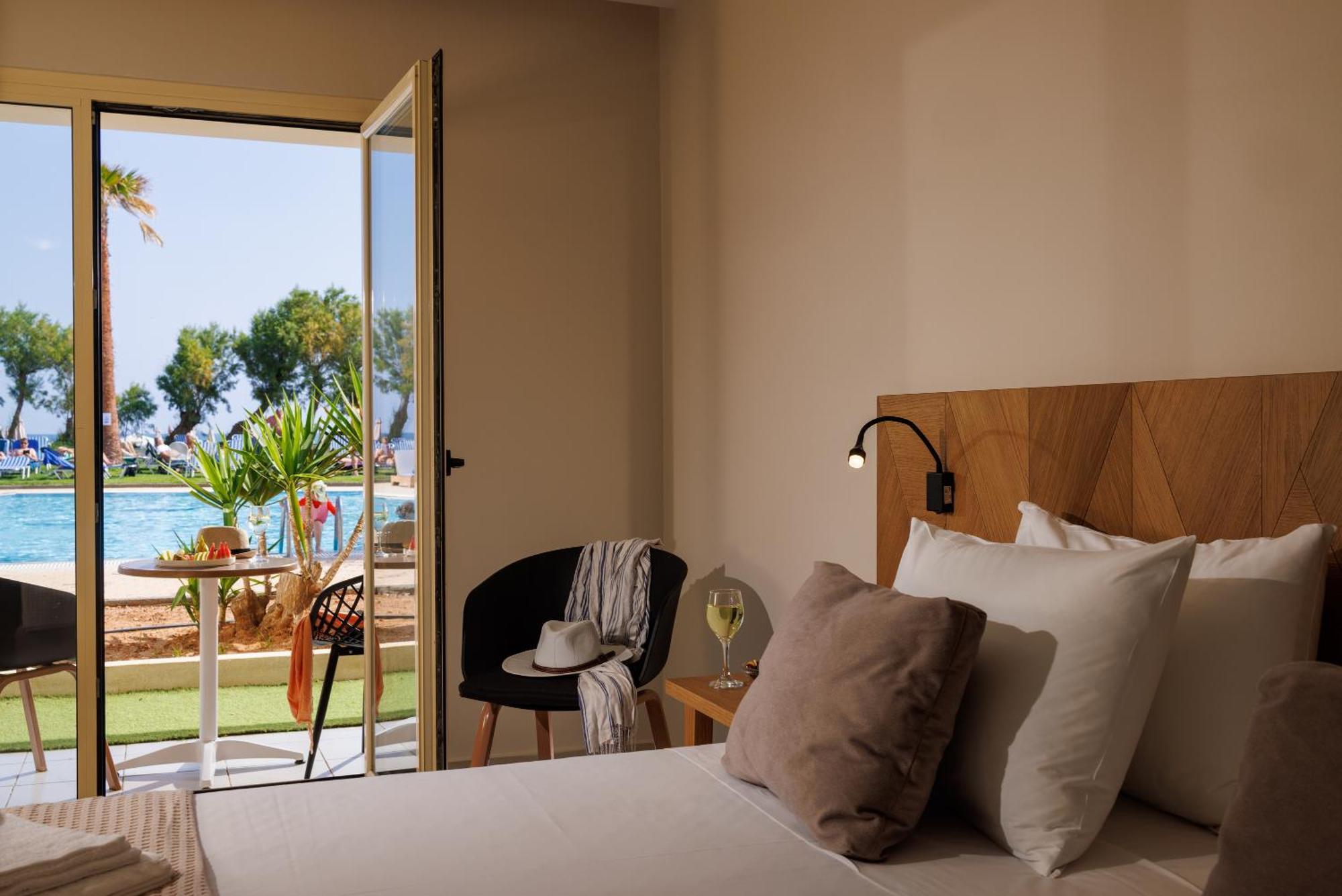 Malia Bay Beach Hotel & Bungalows Esterno foto