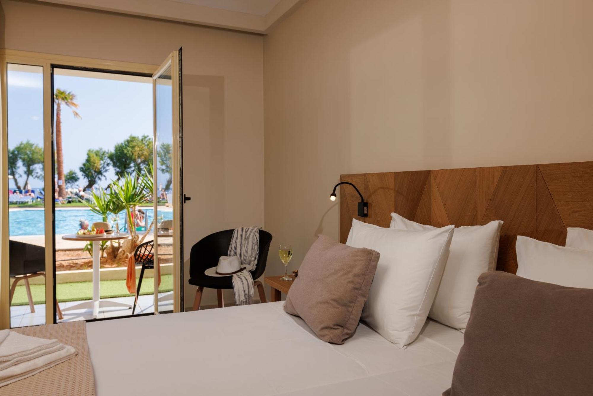 Malia Bay Beach Hotel & Bungalows Esterno foto