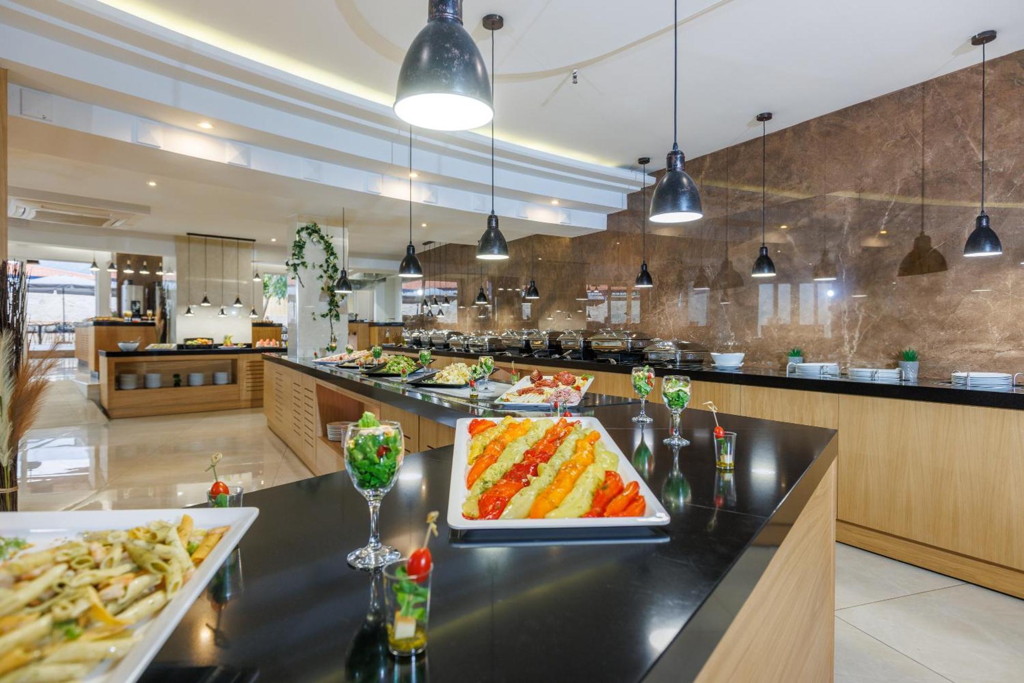 Malia Bay Beach Hotel & Bungalows Esterno foto