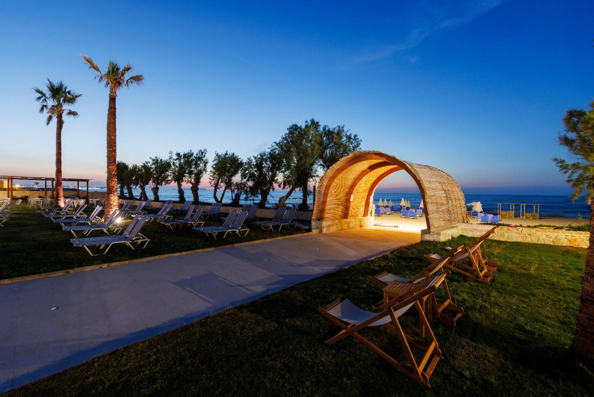 Malia Bay Beach Hotel & Bungalows Esterno foto